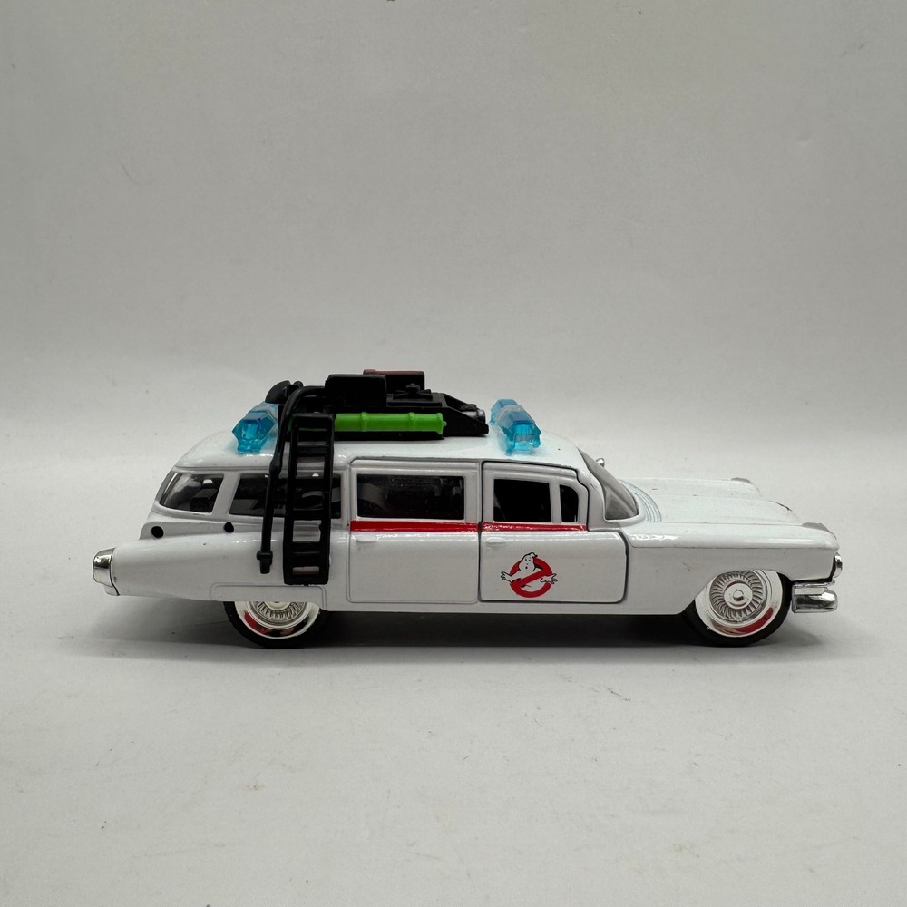 Jada Ghostbusters Ecto-1 Diecast Car 1:32 White 1959 Cadillac Ambulance 99748 - Picture 3 of 8